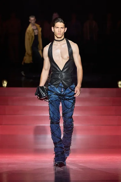 Look 18